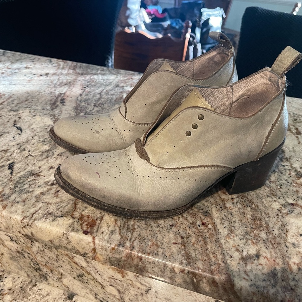 Freebird Sadie size 8